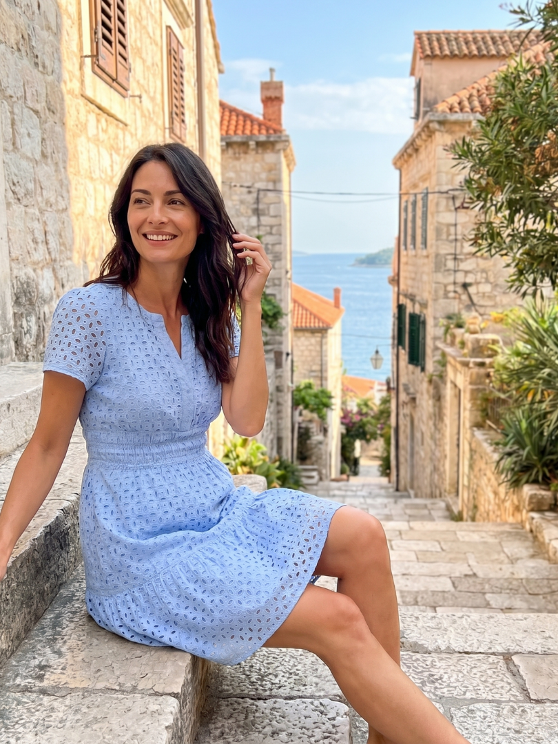 Damska sukienka mini ażurowa z falbanami – Anna Marie